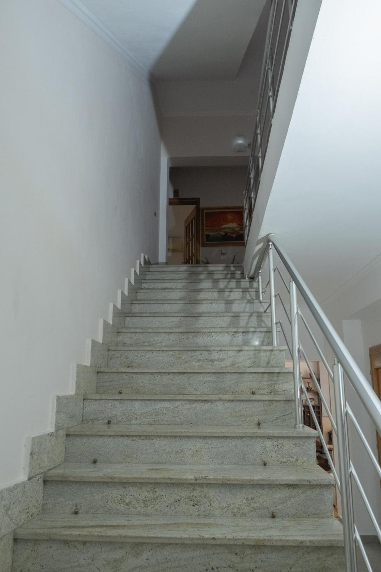 Albjona Guesthouse Tirana Extérieur photo